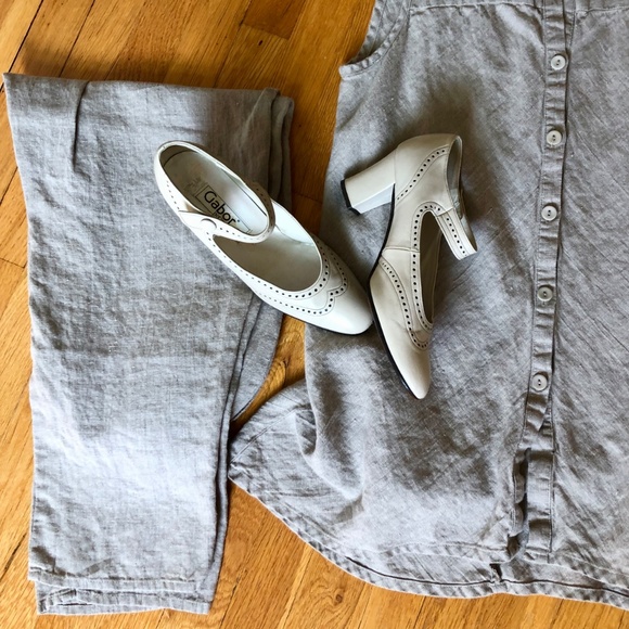 Vintage Mary Jane Pumps - Leather Upper, Leather Sole - Wingtip Detail - Picture 3 of 14